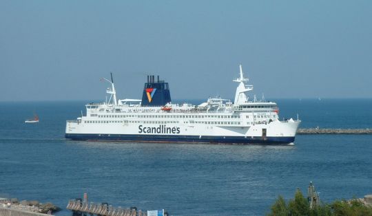 Ostseef&auml;hre vor Warnem&uuml;nde