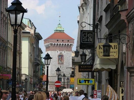 Floriansgasse mit Tor