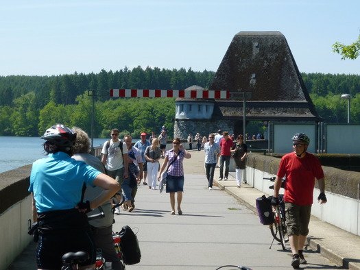 Auf der M&ouml;hnesee-Staumauer