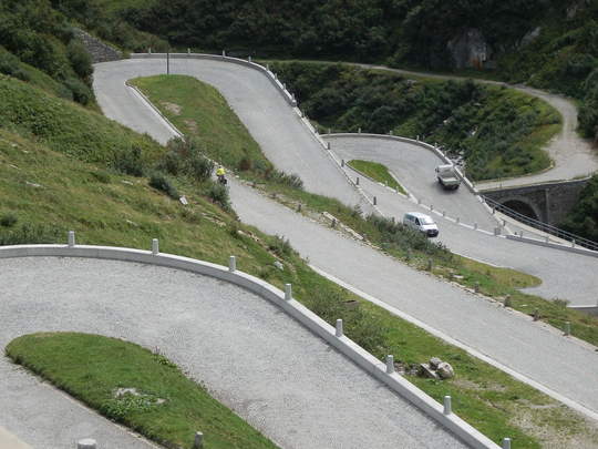 Abfahrtsserpentinen St. Gotthard