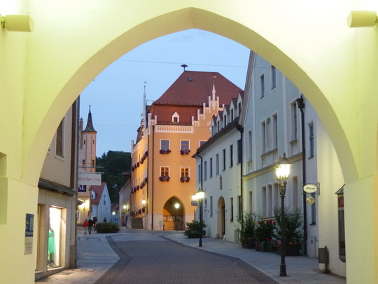 Donauw&ouml;rth: Rathaus durchs Rieder Tor