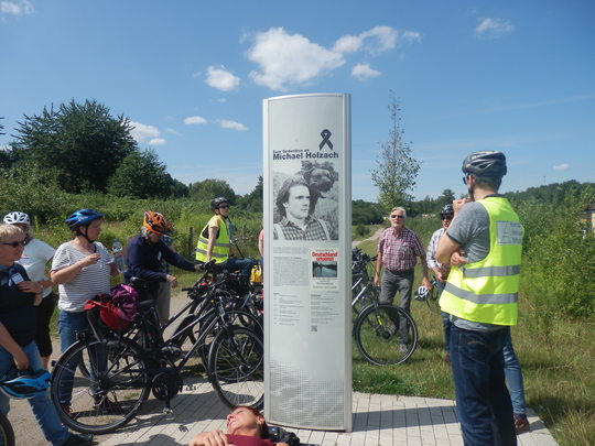 Gedenkstein an der Emscher