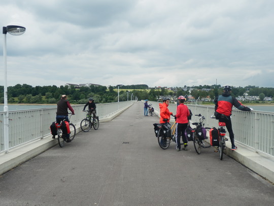 Fu&szlig;g&auml;ngerbr&uuml;cke &uuml;ber den M&ouml;hnesee