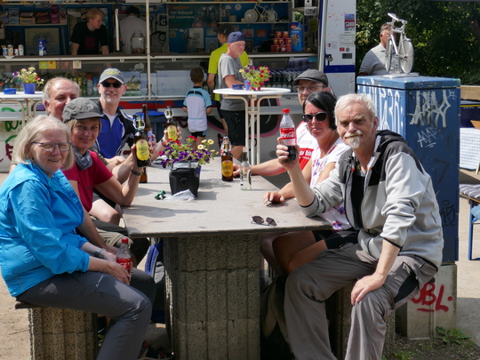 Genussradler vor Holgers Erzbahnbude