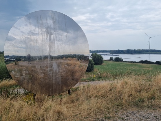 Maasheuvel mit Kunst Maasheuvel mit Kunst