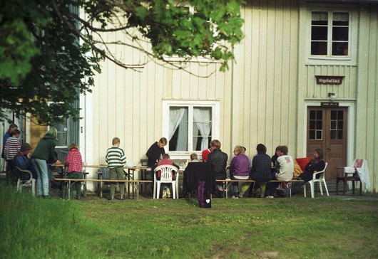 Abschiedsessen vor dem Ferienhaus